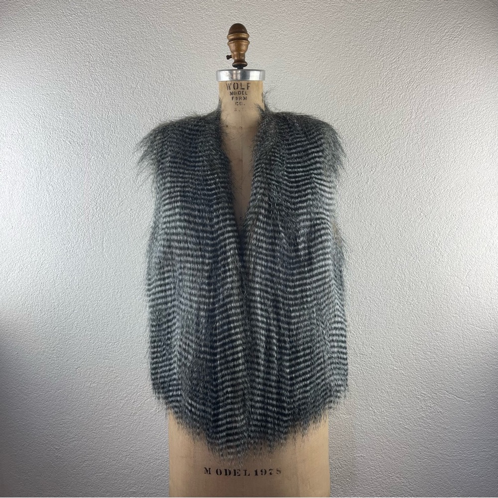 Gianni Bini l S Fluffy Faux Fur Sleeveless Boho Exotic Tribal Glam Layering Vest